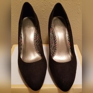 FIONI Johanna Suede Heels